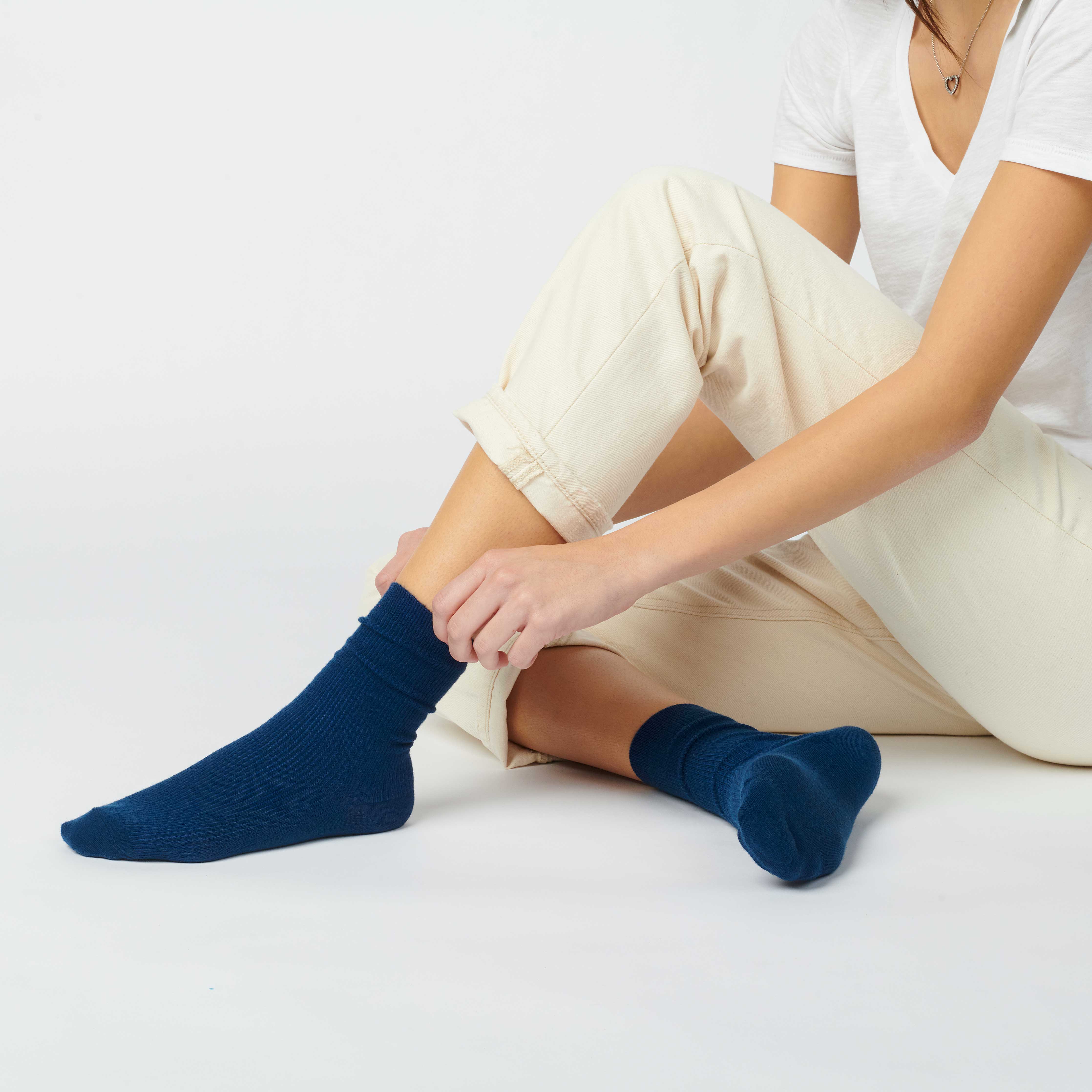 Hooray Sock Co. Ocean Merino Wool Crew Socks. Everyday ease and flair in ocean blue. Crew length, 20% Merino Wool, 35% Spandex, 45% Acrylic. Size: Small (US women’s 4-10)